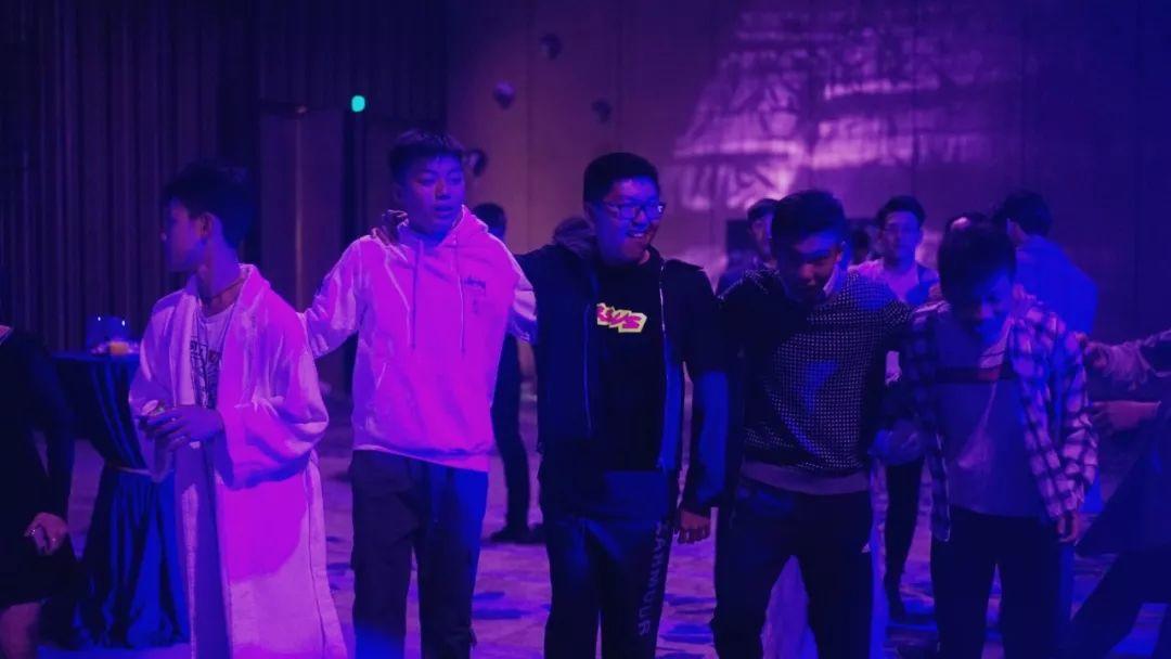 EIC | 斯人若彩虹,遇上方知有。 EIC | 斯人若彩虹,遇上方知有。