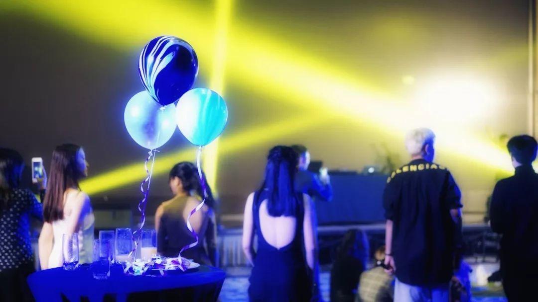 EIC | 斯人若彩虹,遇上方知有。 EIC | 斯人若彩虹,遇上方知有。