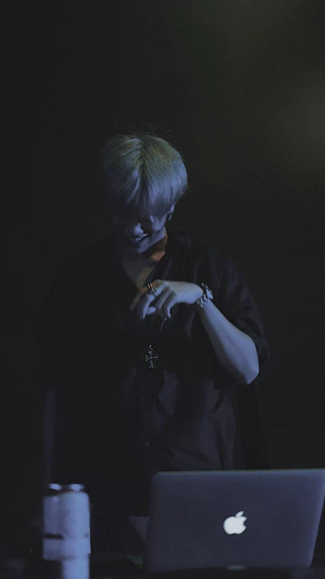 EIC | 斯人若彩虹,遇上方知有。 EIC | 斯人若彩虹,遇上方知有。